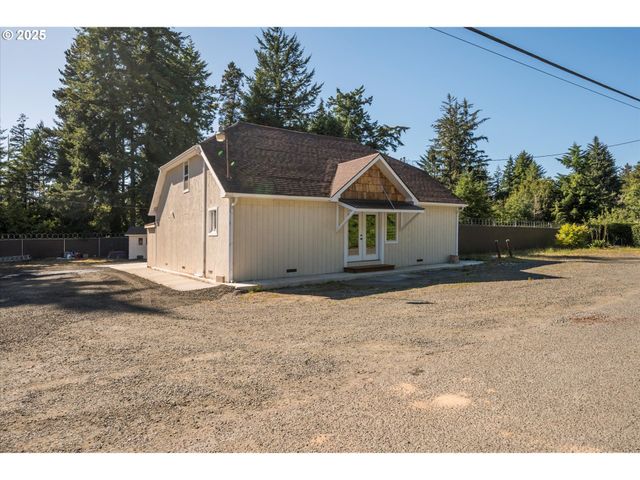 68964 WILDWOOD Rd, North Bend, OR 97459