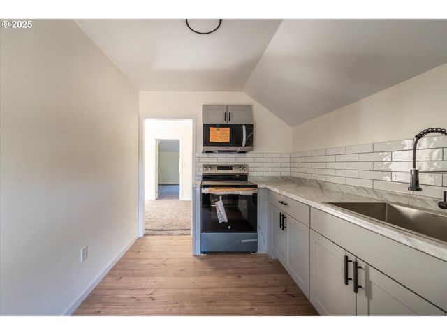 68964 WILDWOOD Rd, North Bend, OR 97459