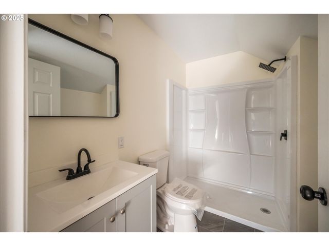 68964 WILDWOOD Rd, North Bend, OR 97459