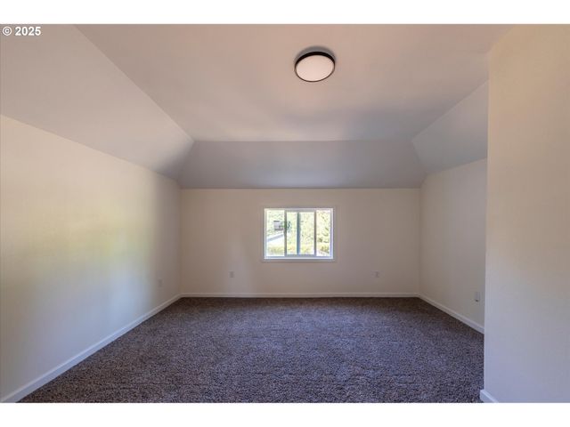 68964 WILDWOOD Rd, North Bend, OR 97459