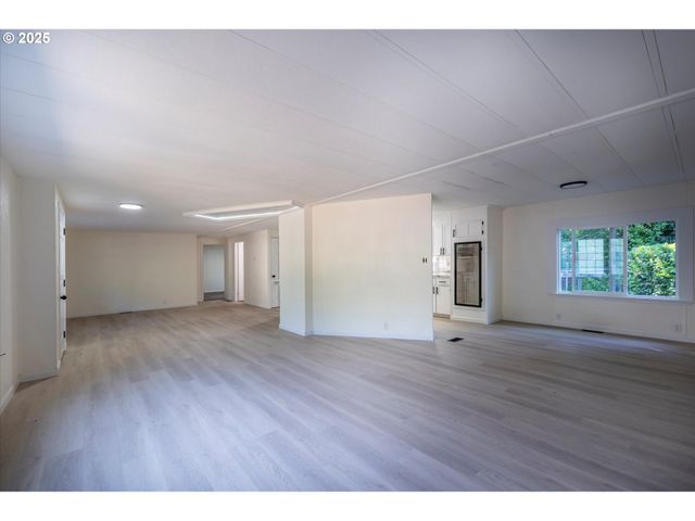 68964 WILDWOOD Rd, North Bend, OR 97459