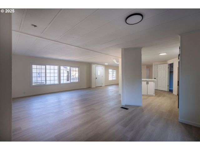 68964 WILDWOOD Rd, North Bend, OR 97459