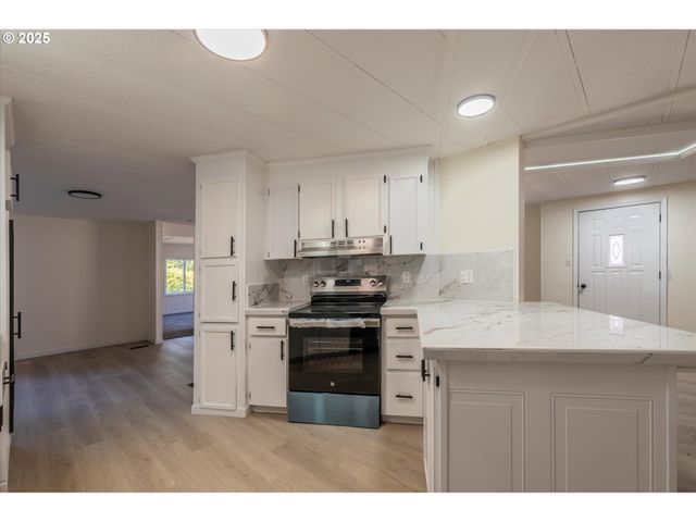 68964 WILDWOOD Rd, North Bend, OR 97459