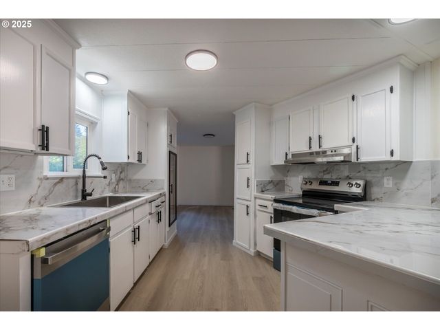 68964 WILDWOOD Rd, North Bend, OR 97459