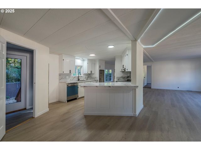 68964 WILDWOOD Rd, North Bend, OR 97459