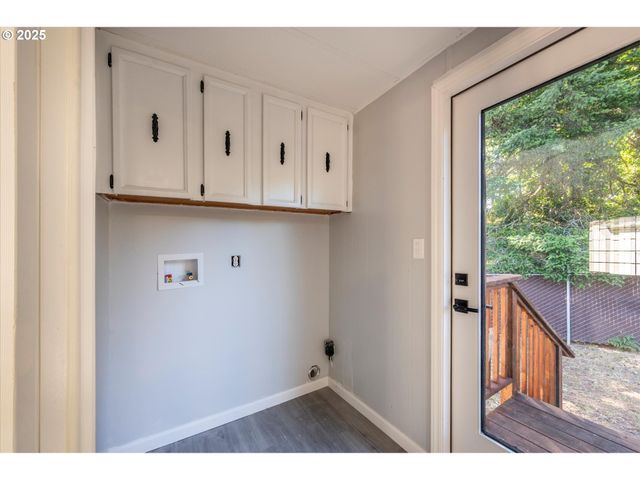 68964 WILDWOOD Rd, North Bend, OR 97459