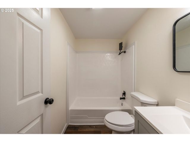 68964 WILDWOOD Rd, North Bend, OR 97459