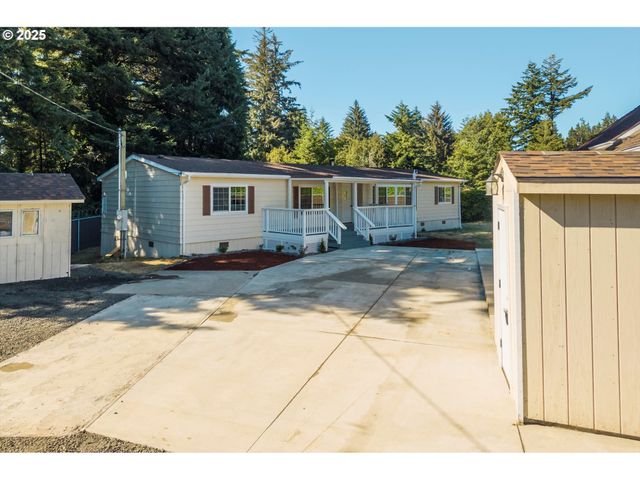 68964 WILDWOOD Rd, North Bend, OR 97459