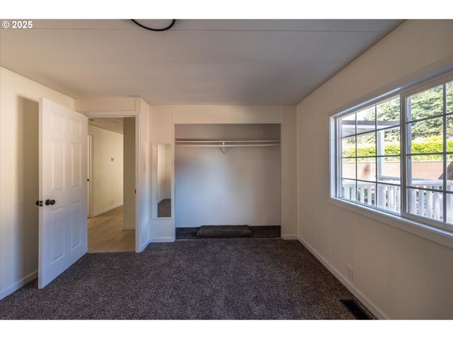 68964 WILDWOOD Rd, North Bend, OR 97459