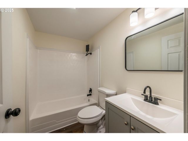 68964 WILDWOOD Rd, North Bend, OR 97459