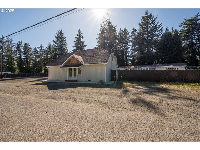 68964 WILDWOOD Rd, North Bend, OR 97459