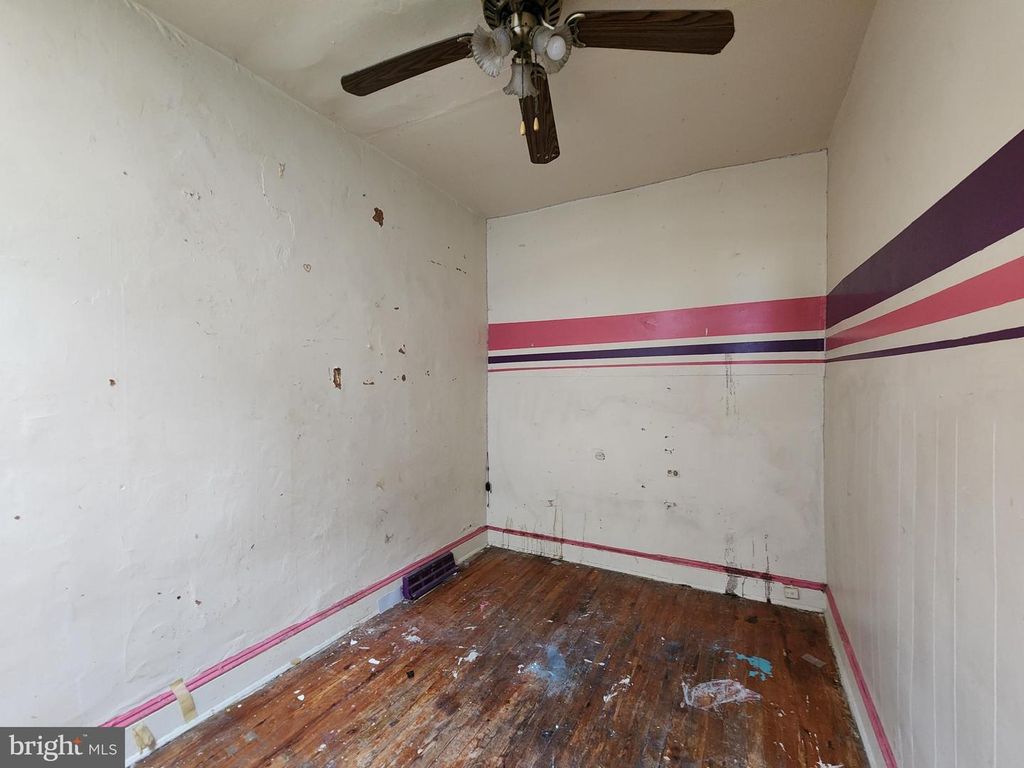 Image 10 of property listing at 2120 CLIFTWOOD AVE, Baltimore, MD 21213