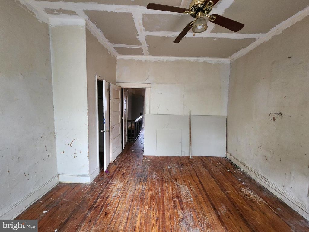 Image 12 of property listing at 2120 CLIFTWOOD AVE, Baltimore, MD 21213