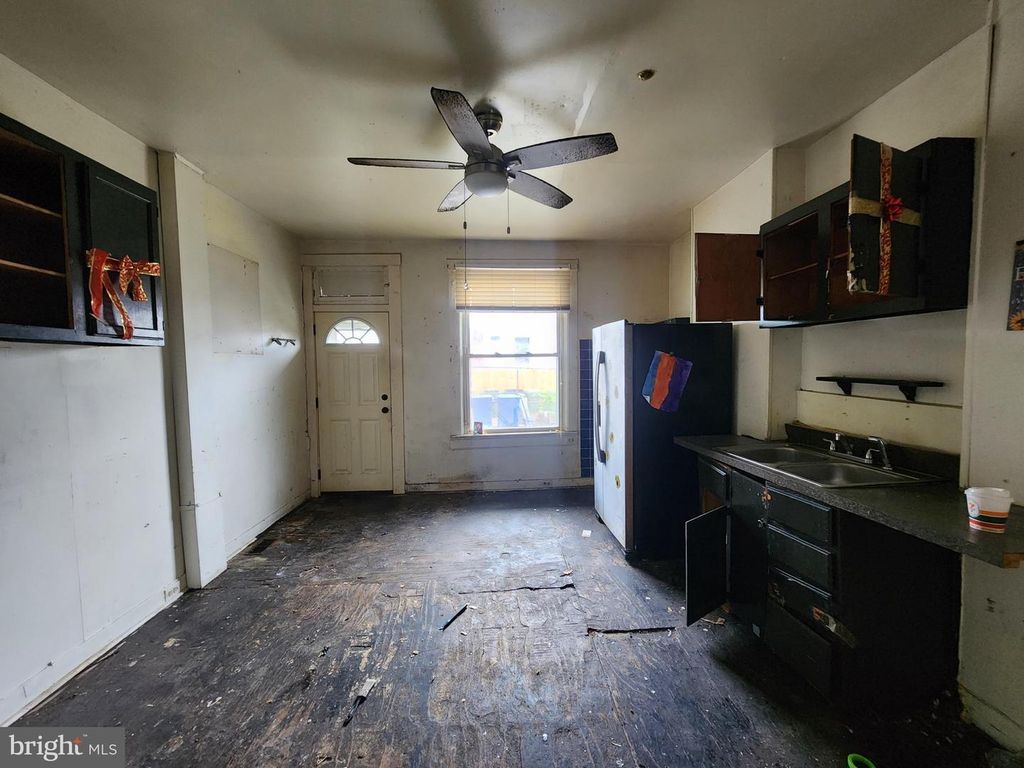 Image 13 of property listing at 2120 CLIFTWOOD AVE, Baltimore, MD 21213