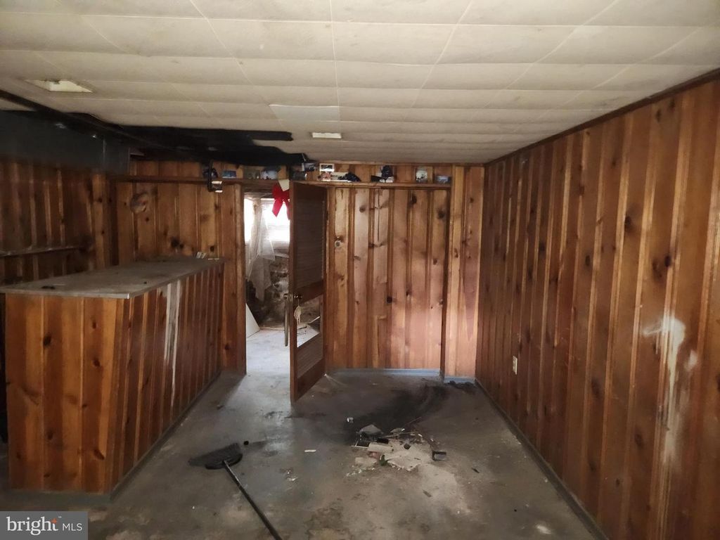 Image 16 of property listing at 2120 CLIFTWOOD AVE, Baltimore, MD 21213