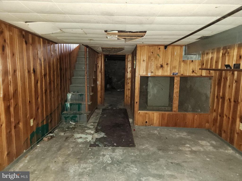 Image 18 of property listing at 2120 CLIFTWOOD AVE, Baltimore, MD 21213