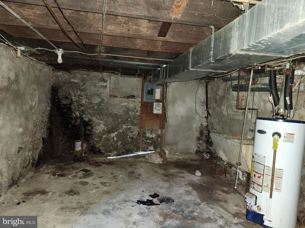 Image 19 of property listing at 2120 CLIFTWOOD AVE, Baltimore, MD 21213