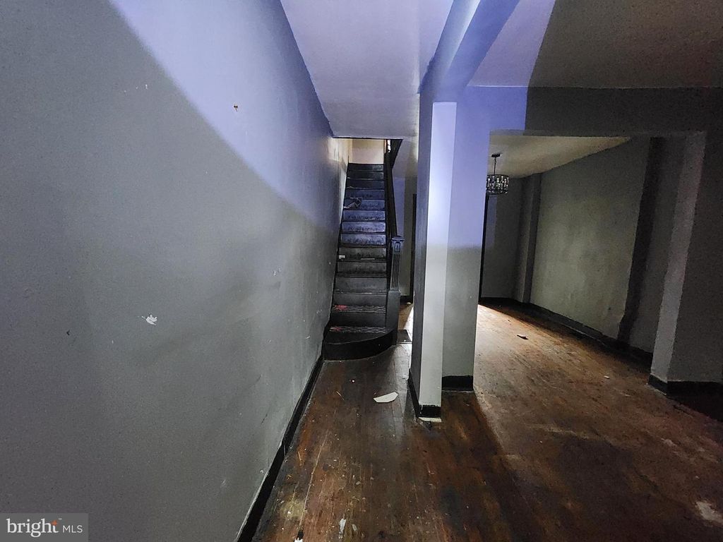 Image 4 of property listing at 2120 CLIFTWOOD AVE, Baltimore, MD 21213