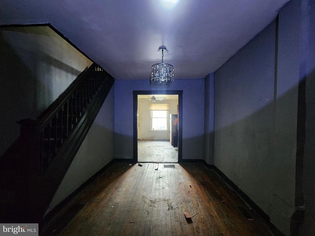 Image 6 of property listing at 2120 CLIFTWOOD AVE, Baltimore, MD 21213