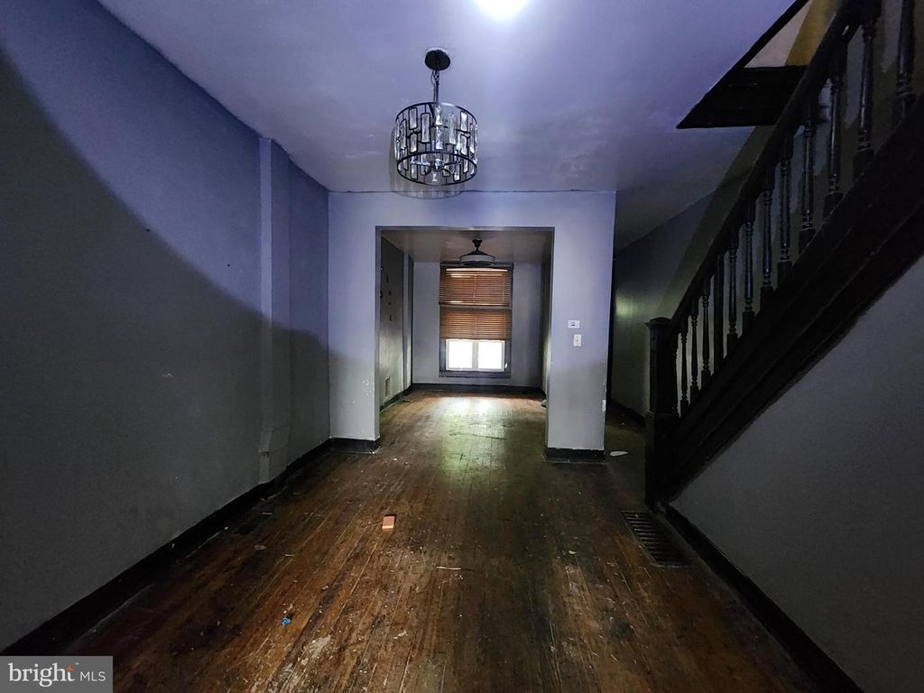 Image 7 of property listing at 2120 CLIFTWOOD AVE, Baltimore, MD 21213