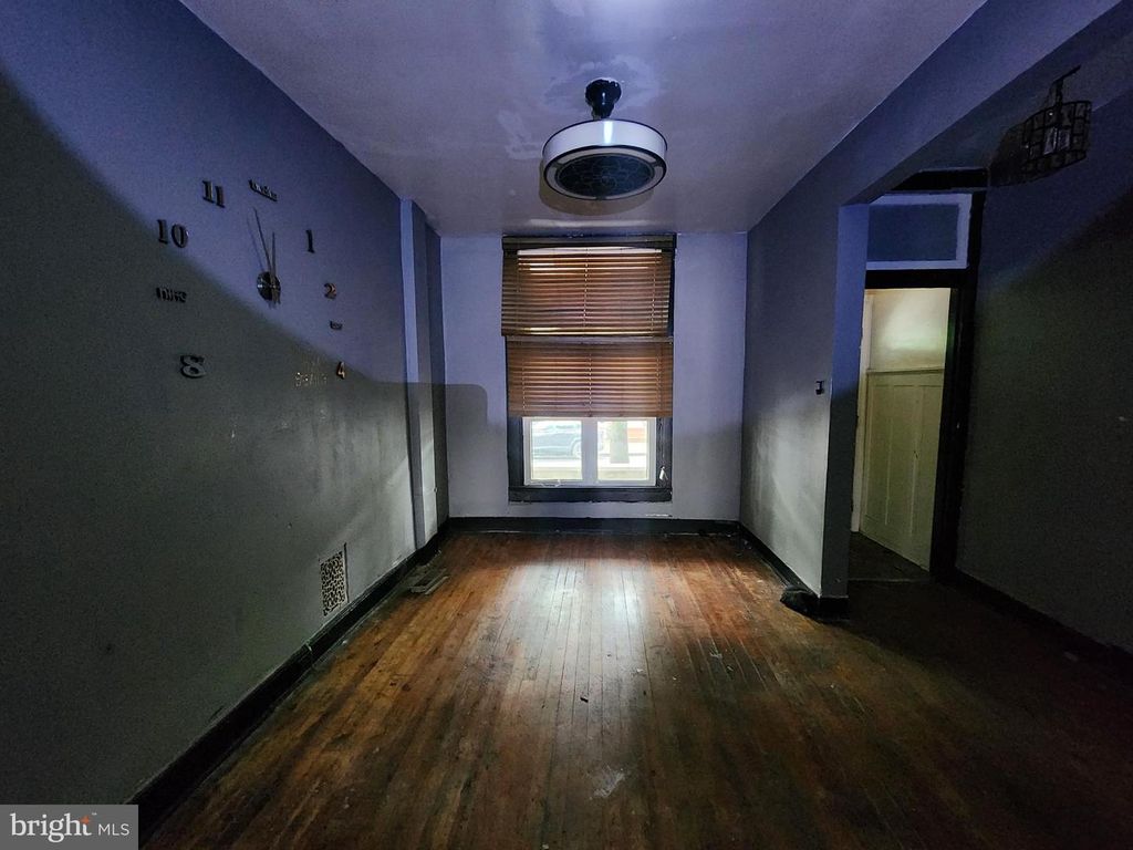 Image 8 of property listing at 2120 CLIFTWOOD AVE, Baltimore, MD 21213