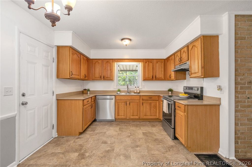 7110 Enfield Drive, Fayetteville, NC 28303 — photo 15