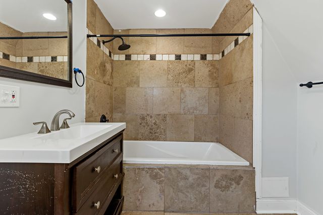 6640 S CHAMPLAIN Avenue, Chicago, IL 60637