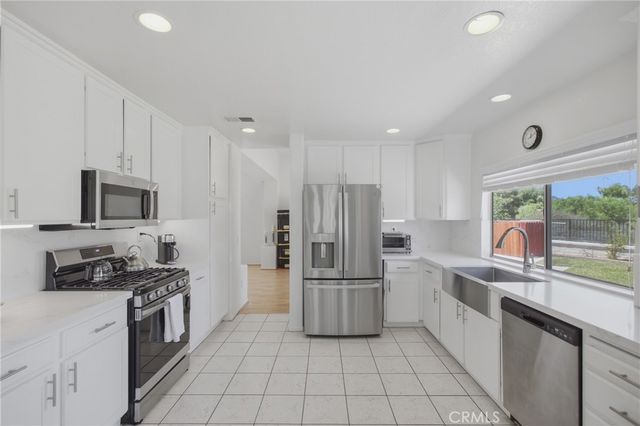 31914 Calle Tiara S, Temecula, CA 92592