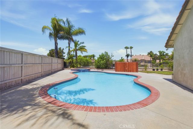 31914 Calle Tiara S, Temecula, CA 92592