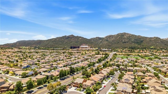 31914 Calle Tiara S, Temecula, CA 92592