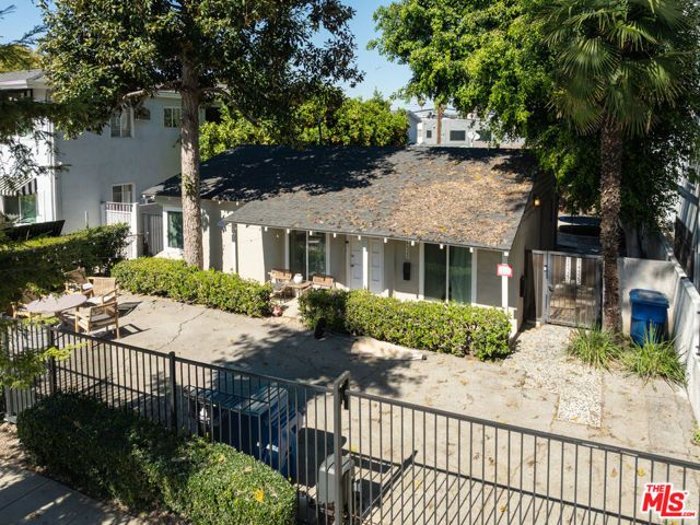 14525 Dickens Street, Sherman Oaks (los Angeles), CA 91403