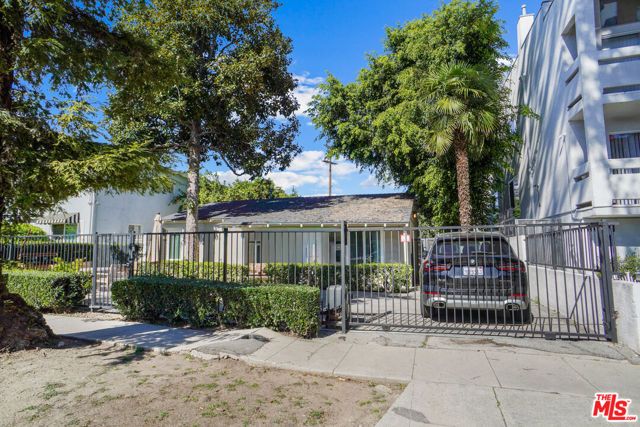 14525 Dickens Street, Sherman Oaks (los Angeles), CA 91403