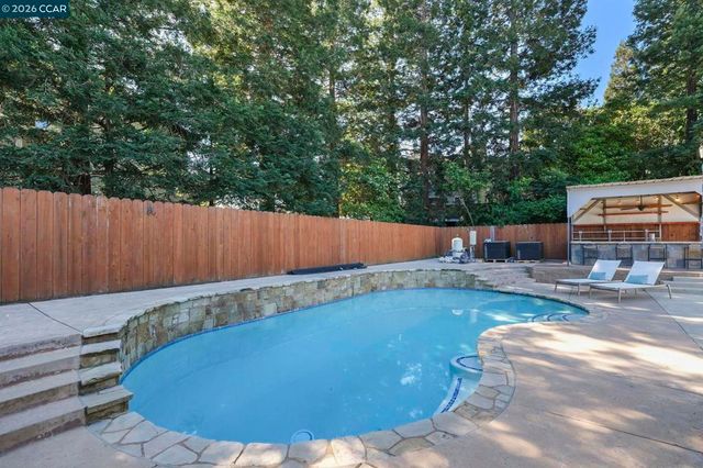 464 Palm Avenue, Martinez, CA 94553