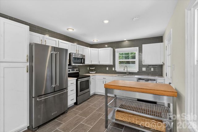 6912 Woodstock Drive, Charlotte, NC 28210