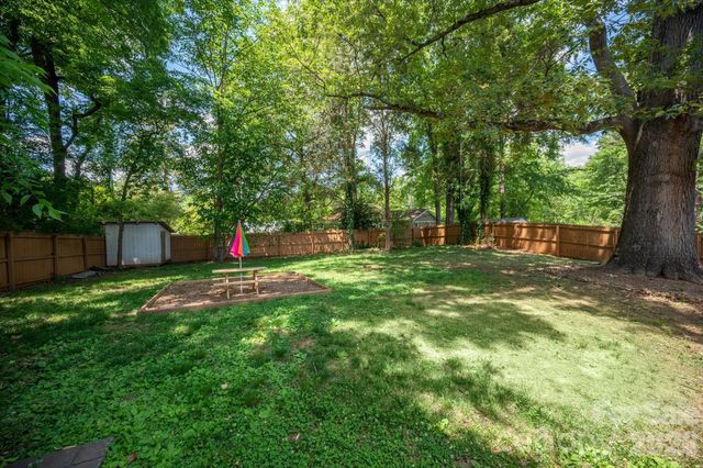 6912 Woodstock Drive, Charlotte, NC 28210
