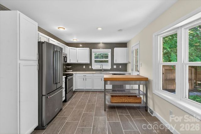 6912 Woodstock Drive, Charlotte, NC 28210