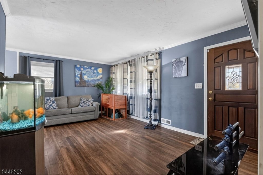 77 W Arthur Pl, Woodbridge Twp., NJ 08830 — photo 2
