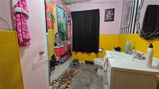 245 1st Avenue, Ripley, WV 25271