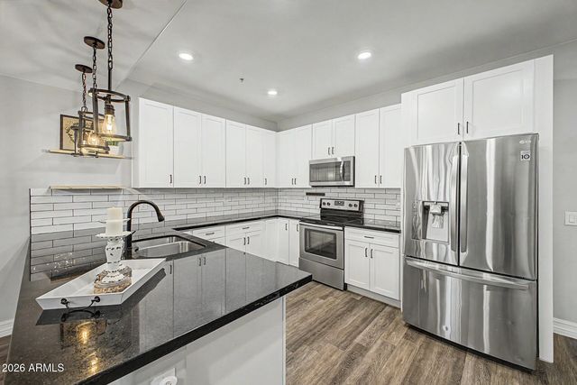 2821 S SKYLINE Drive 128, Mesa, AZ 85212