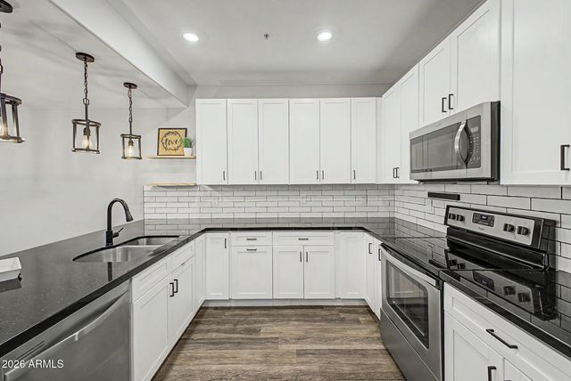 2821 S SKYLINE Drive 128, Mesa, AZ 85212