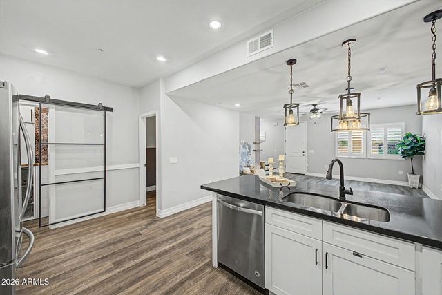 2821 S SKYLINE Drive 128, Mesa, AZ 85212