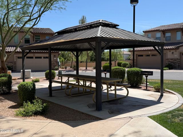 2821 S SKYLINE Drive 128, Mesa, AZ 85212