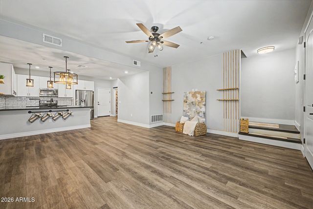 2821 S SKYLINE Drive 128, Mesa, AZ 85212