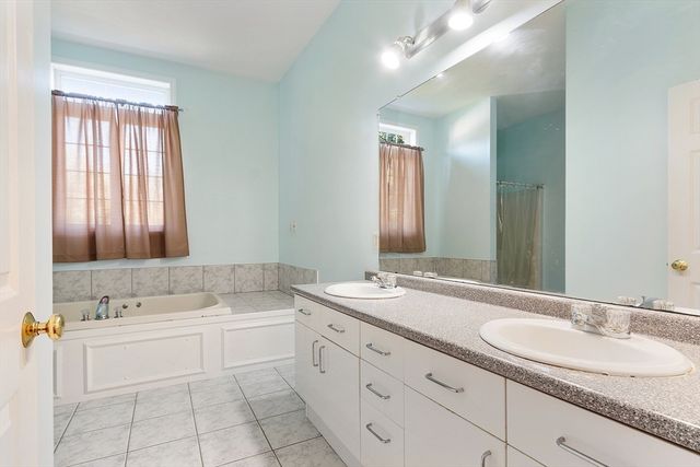 50 Sky Ln, Leominster, MA 01453