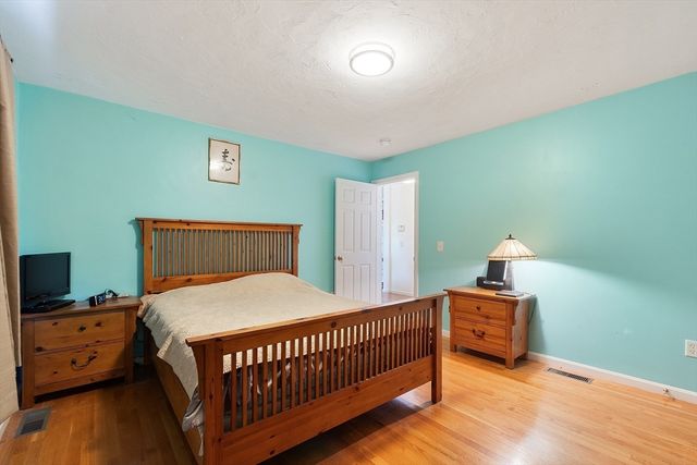 50 Sky Ln, Leominster, MA 01453