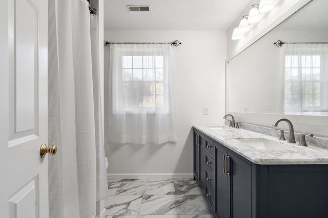 50 Sky Ln, Leominster, MA 01453