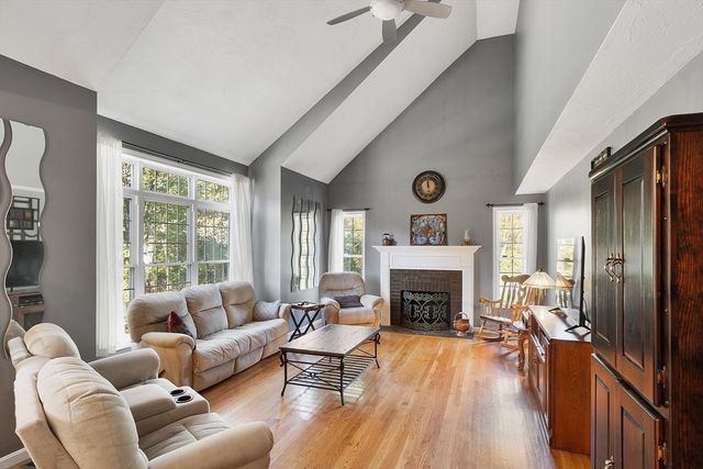 50 Sky Ln, Leominster, MA 01453