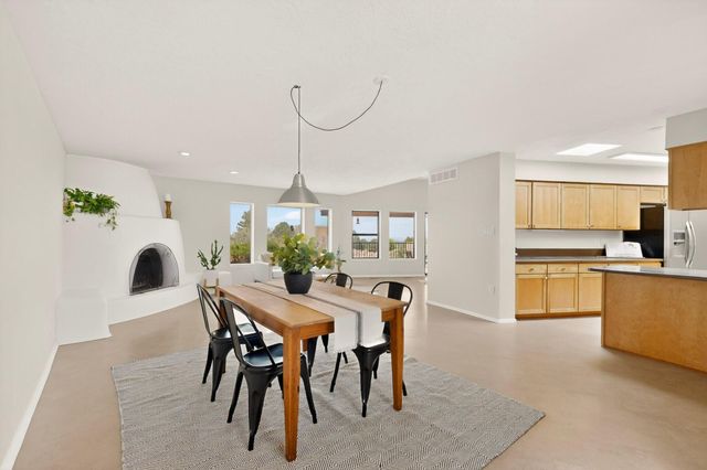 984 Lynx Loop NE, Albuquerque, NM 87122