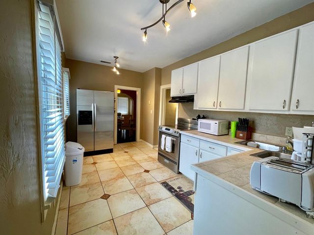 5555 Garden Avenue, West Palm Beach, FL 33405