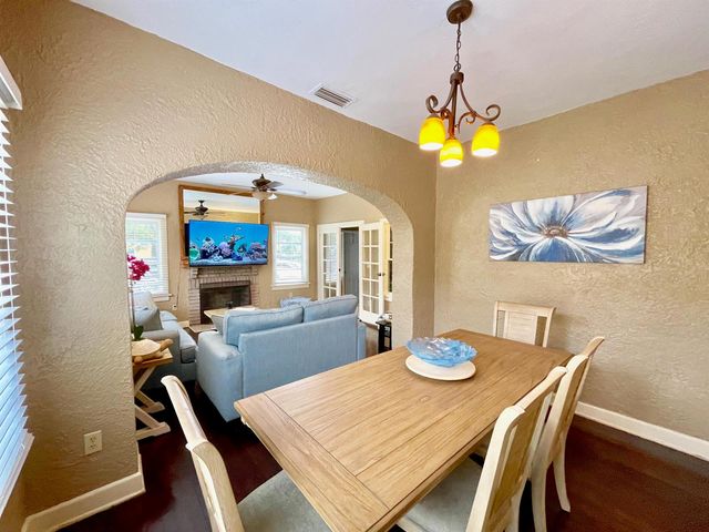 5555 Garden Avenue, West Palm Beach, FL 33405